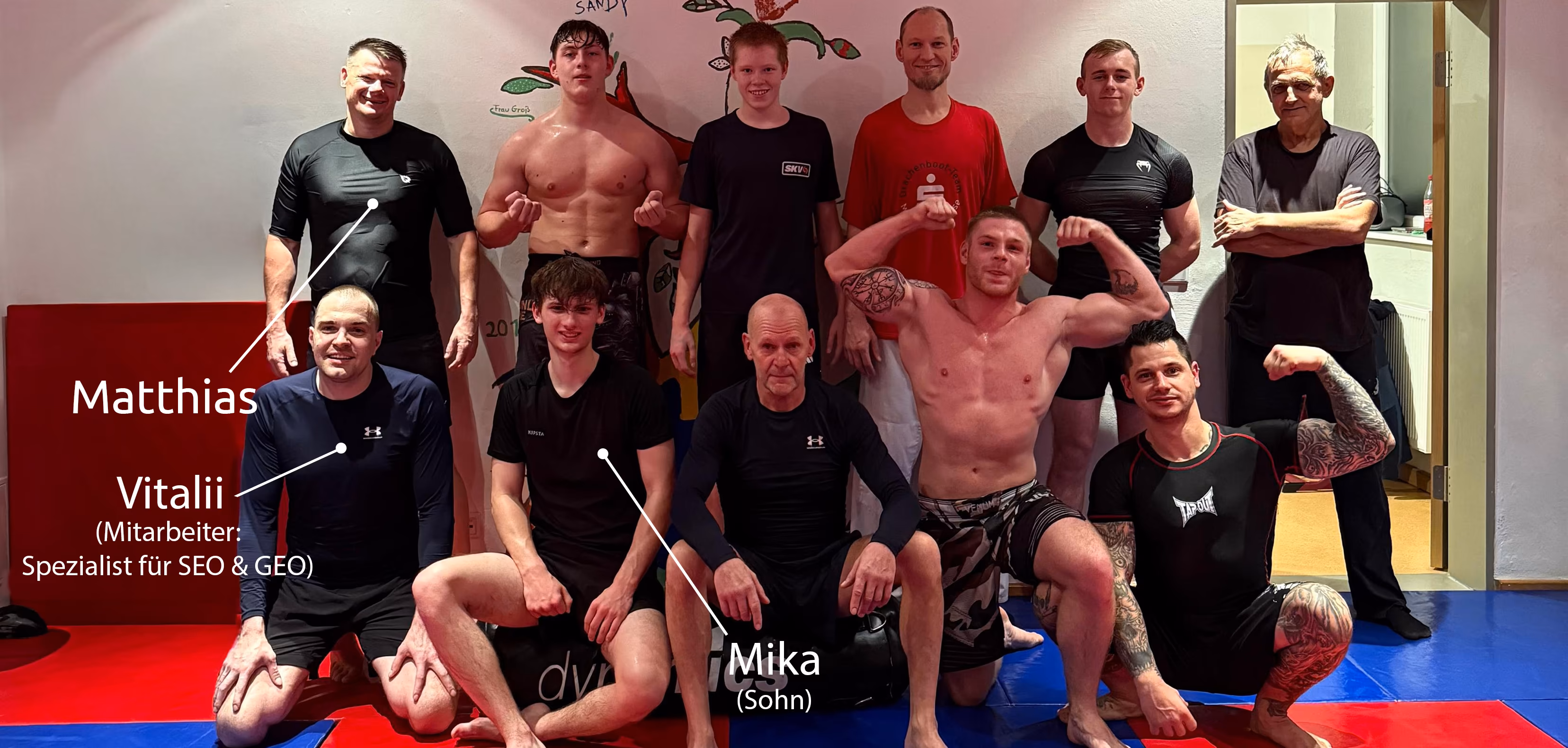 Matthias Petri mit Mitarbeiter Vitalii Shynakov und Sohn Mika beim Kampfsport