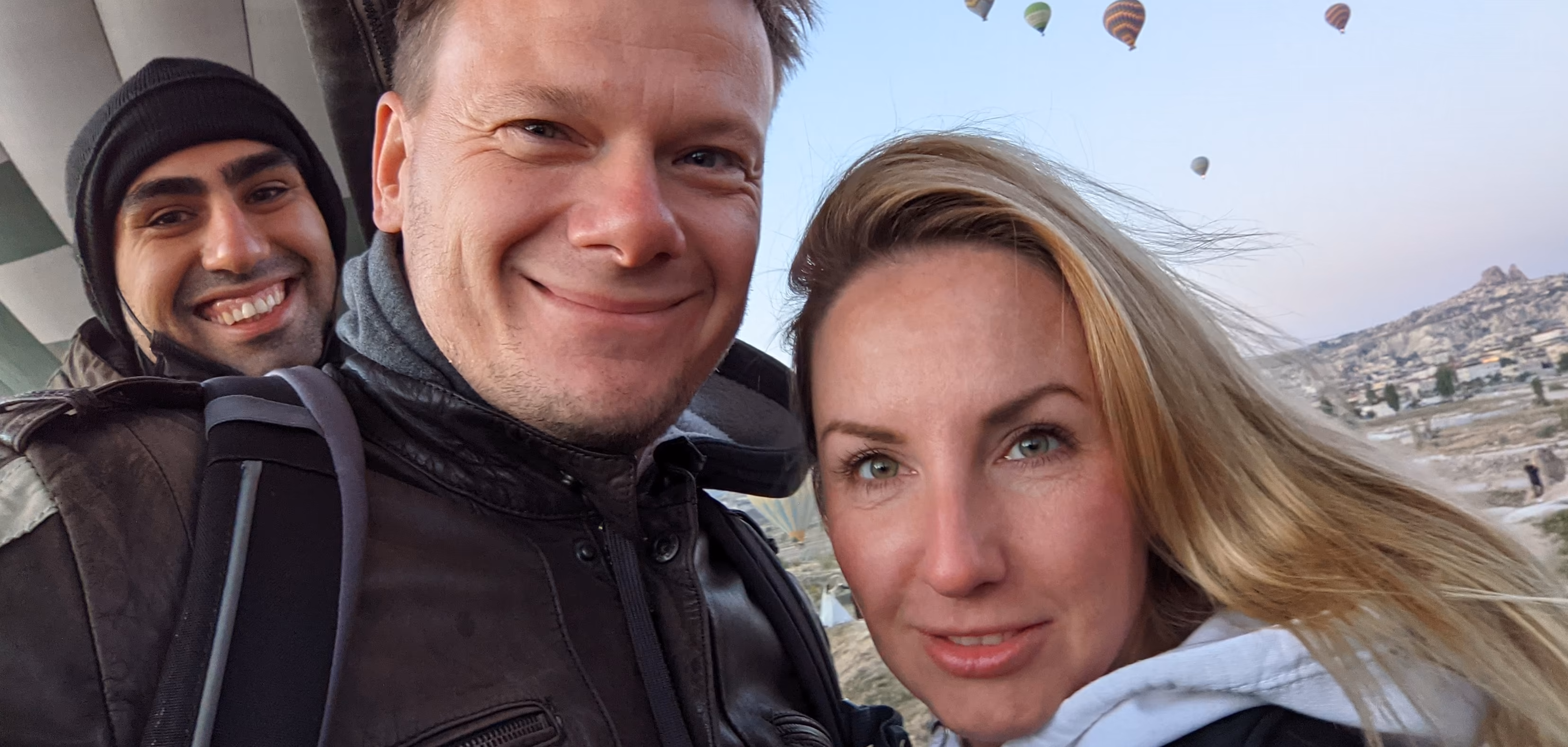 Matthias Petri auf Reisen &ndash; hier mit Mitarbeiter Ugur und Frau Anna Petri