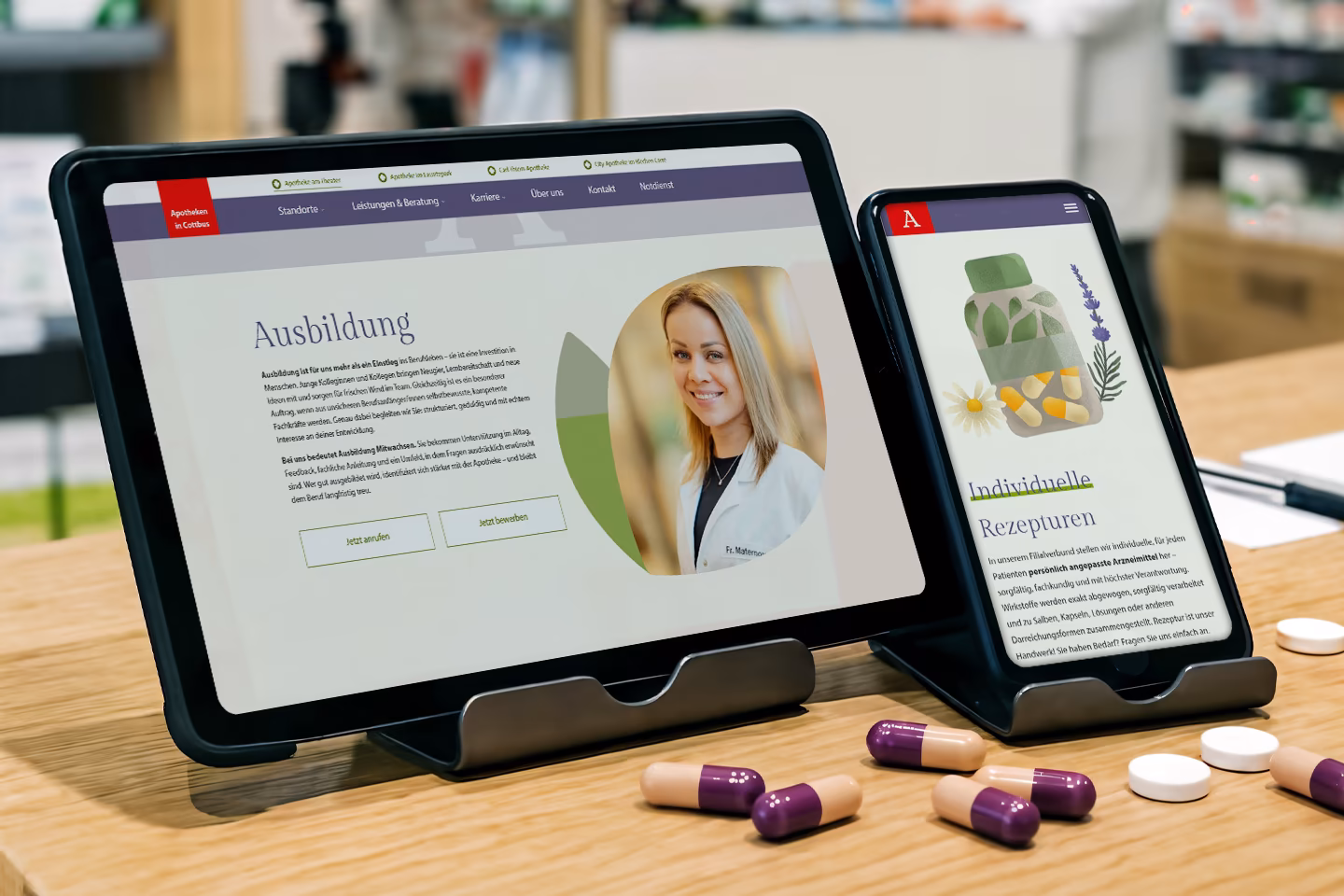 Responsive Webdesign der Cottbus Apotheken auf Tablet und Smartphone mit Ausbildungsseite und individuellen Rezepturen