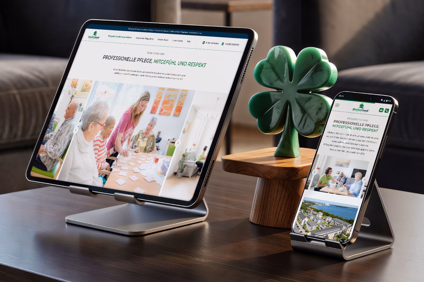 Galerie-Sektion des KleeblattSund-OnePagers auf Tablet und Smartphone mit Bildern aus dem Pflegealltag