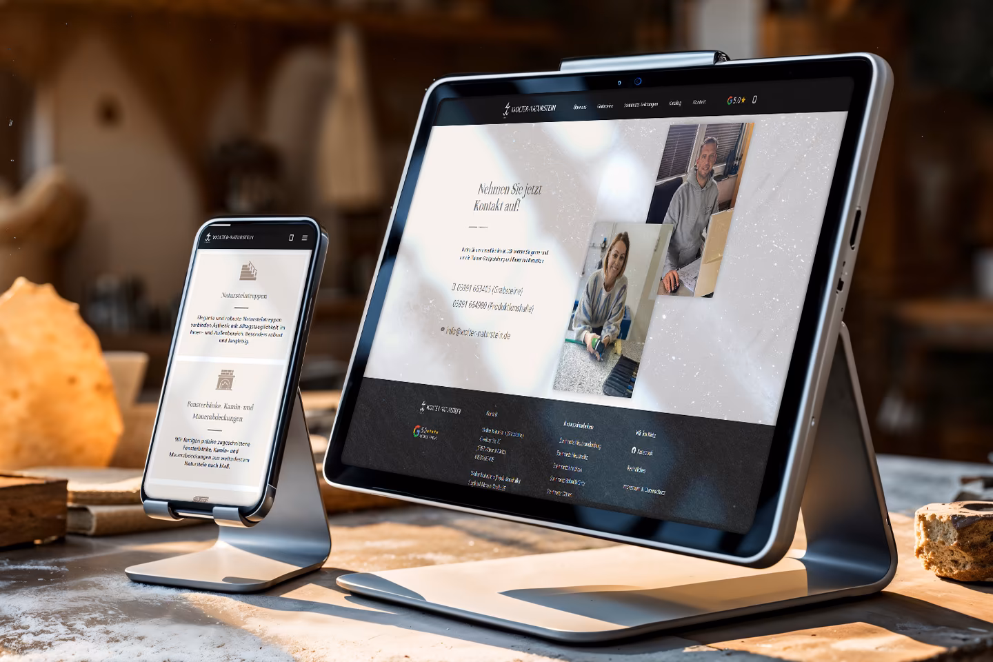 Responsive Website von Wolter Naturstein auf Tablet und Smartphone mit Kontaktseite und Leistungs&uuml;bersicht