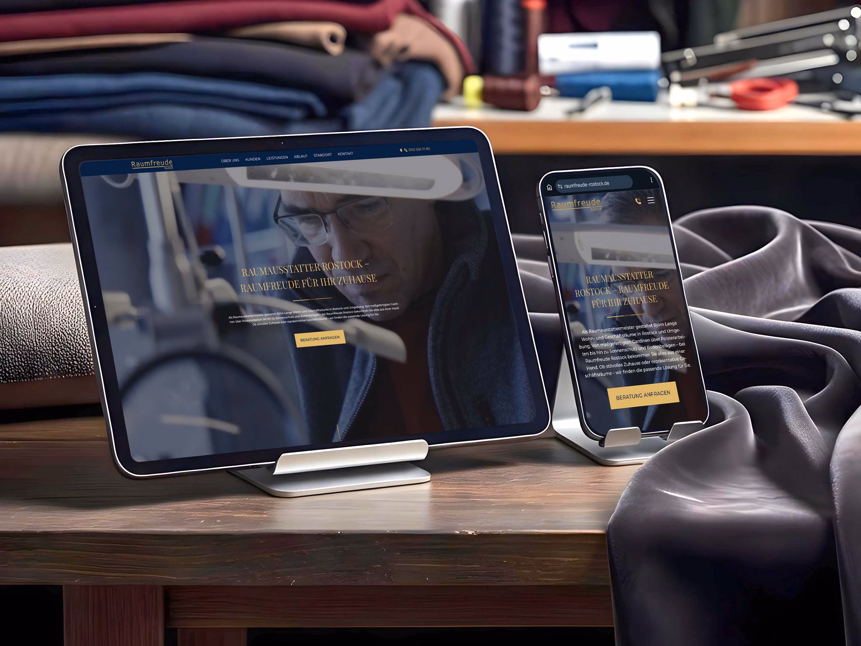 Responsive Website der Raumfreude Rostock auf Tablet und Smartphone in der Polsterwerkstatt