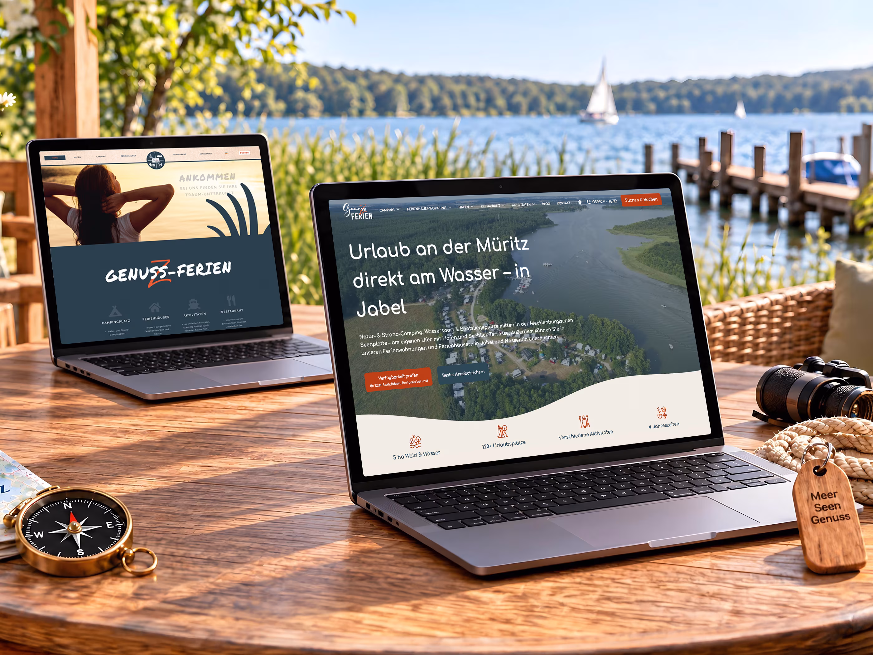 Zwei Laptops zeigen die bisherige Genuss-Ferien-Startseite und das neue Design mit Luftaufnahme des Campingplatzes